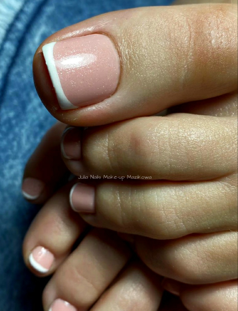 Close-up van een French pedicure